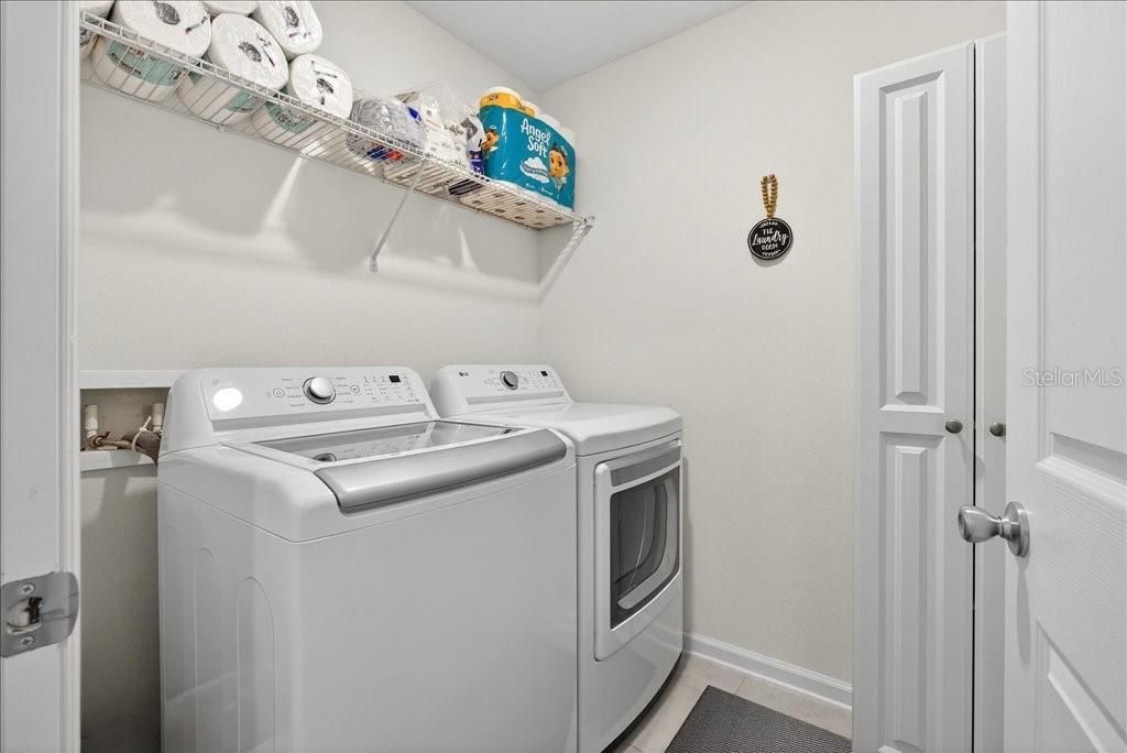 待售: $325,000 (3 贝兹, 2 浴室, 1377 平方英尺)