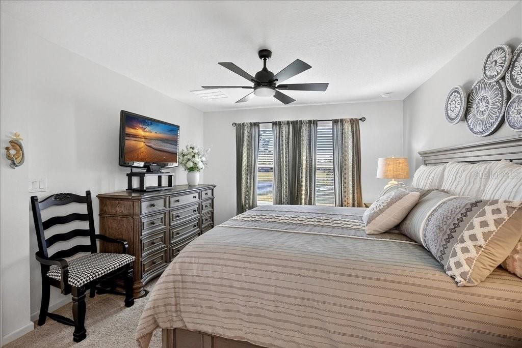 待售: $325,000 (3 贝兹, 2 浴室, 1377 平方英尺)