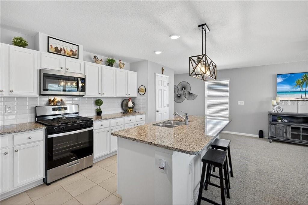 待售: $325,000 (3 贝兹, 2 浴室, 1377 平方英尺)