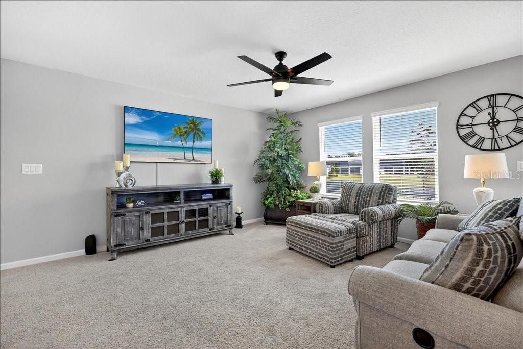 待售: $325,000 (3 贝兹, 2 浴室, 1377 平方英尺)