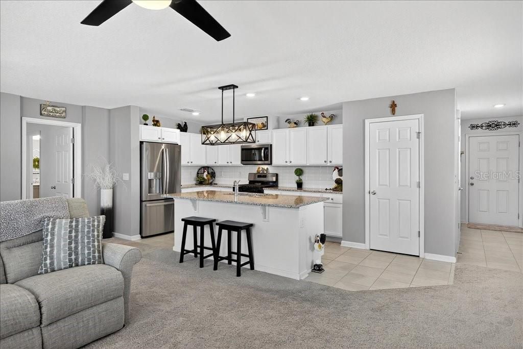 待售: $325,000 (3 贝兹, 2 浴室, 1377 平方英尺)