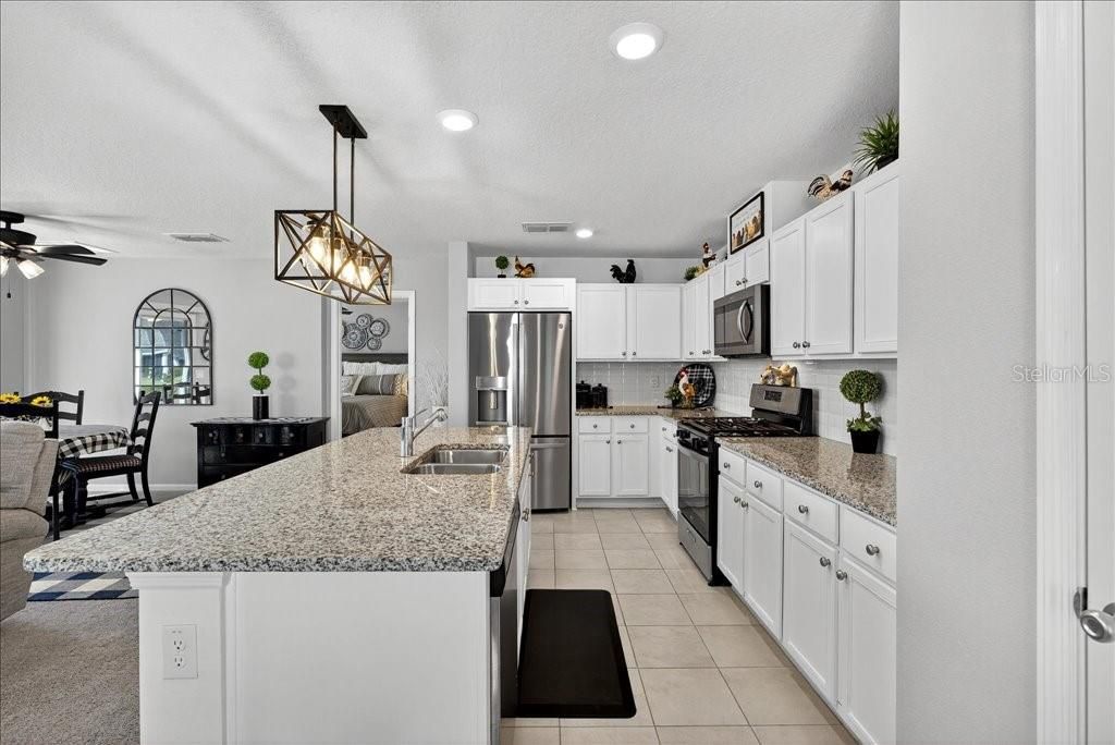 待售: $325,000 (3 贝兹, 2 浴室, 1377 平方英尺)