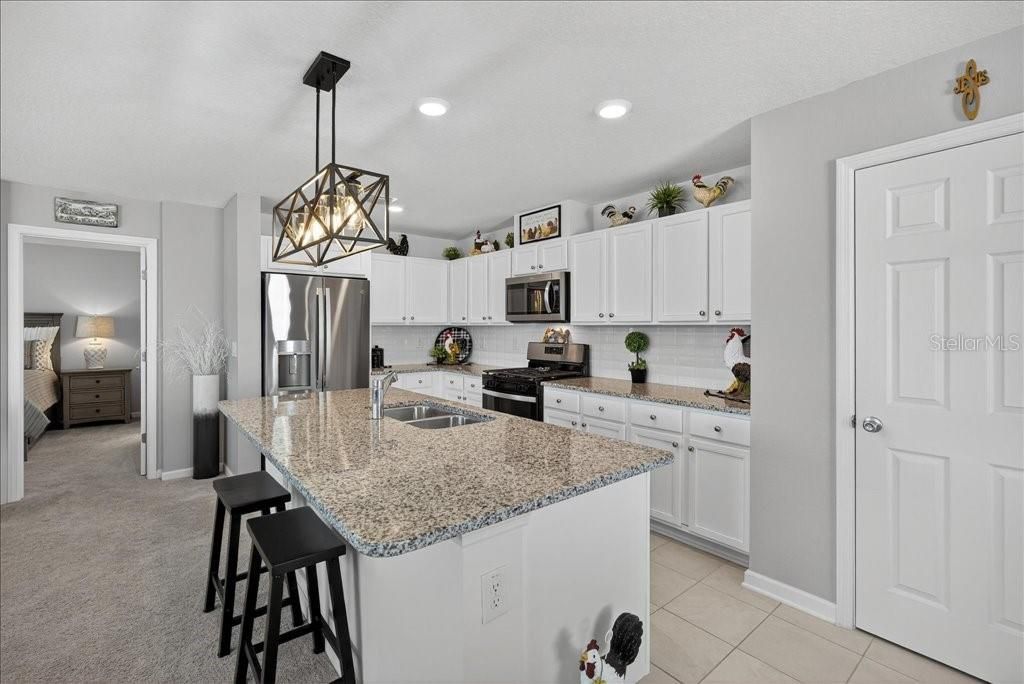 待售: $325,000 (3 贝兹, 2 浴室, 1377 平方英尺)