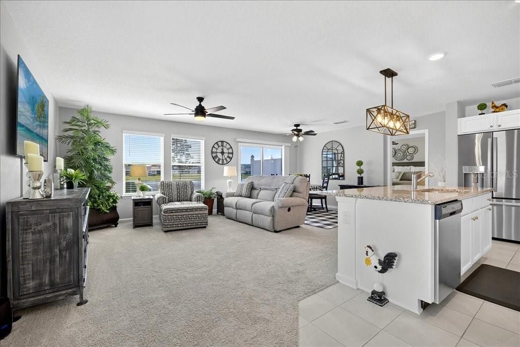 待售: $325,000 (3 贝兹, 2 浴室, 1377 平方英尺)