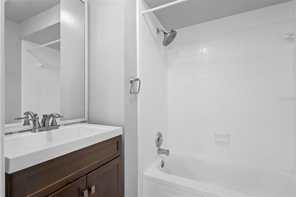 For Rent: $1,850 (2 beds, 2 baths, 1030 Square Feet)