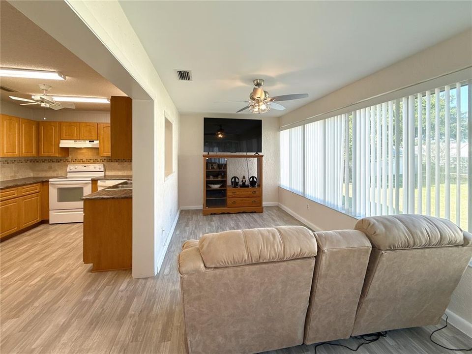 For Sale: $145,000 (2 beds, 2 baths, 1375 Square Feet)