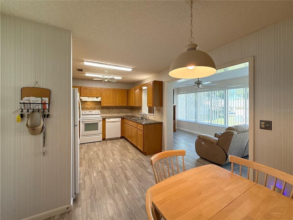 For Sale: $145,000 (2 beds, 2 baths, 1375 Square Feet)