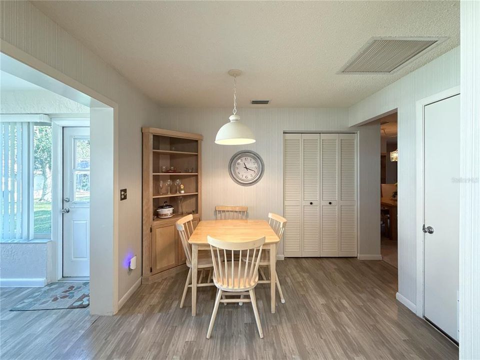 For Sale: $145,000 (2 beds, 2 baths, 1375 Square Feet)