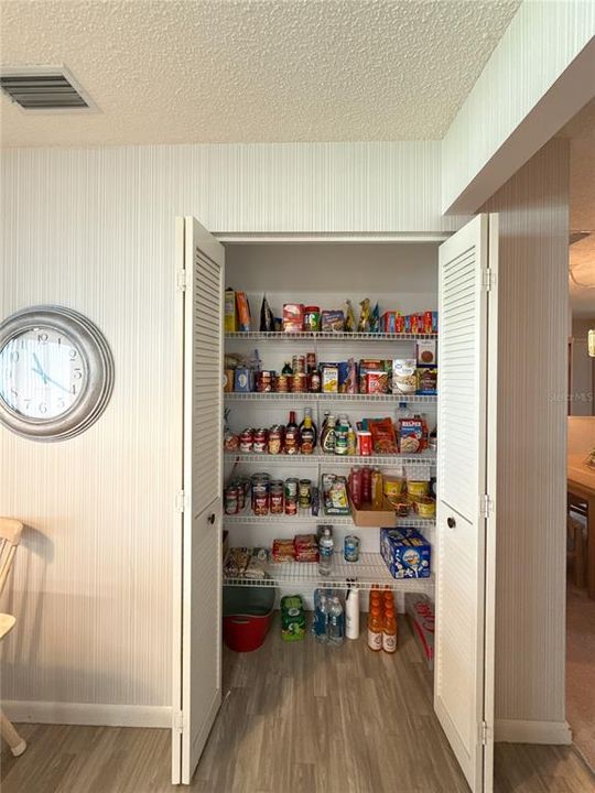 For Sale: $145,000 (2 beds, 2 baths, 1375 Square Feet)