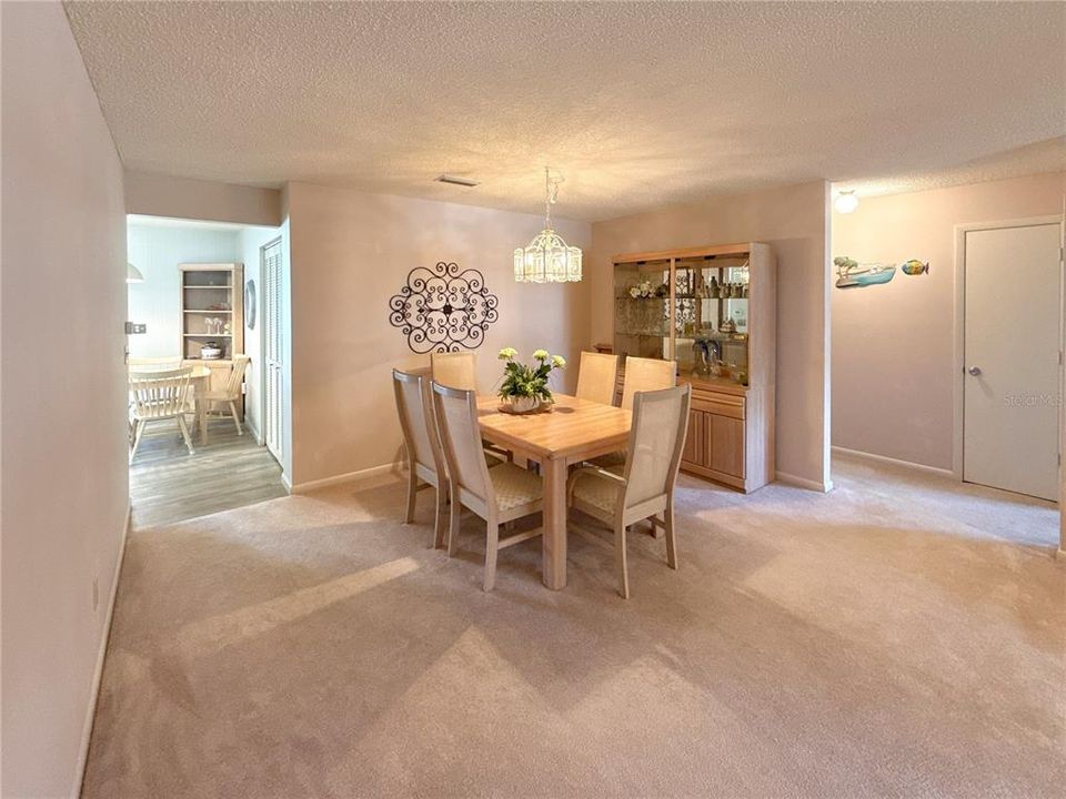 For Sale: $145,000 (2 beds, 2 baths, 1375 Square Feet)