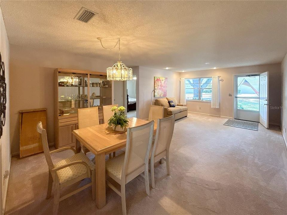 For Sale: $145,000 (2 beds, 2 baths, 1375 Square Feet)