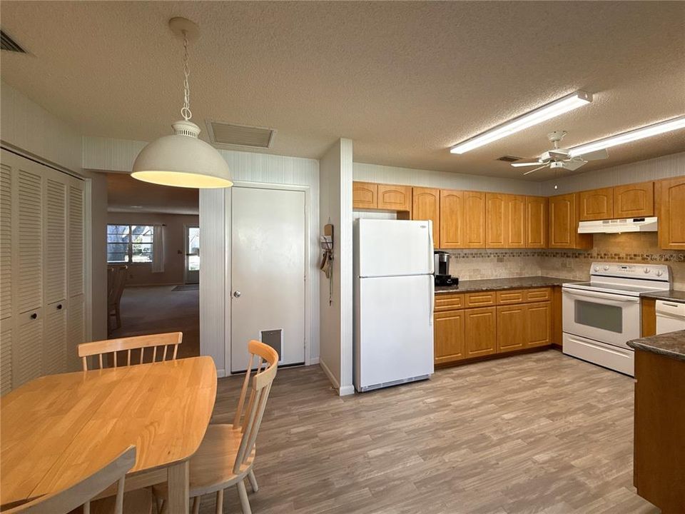 For Sale: $145,000 (2 beds, 2 baths, 1375 Square Feet)