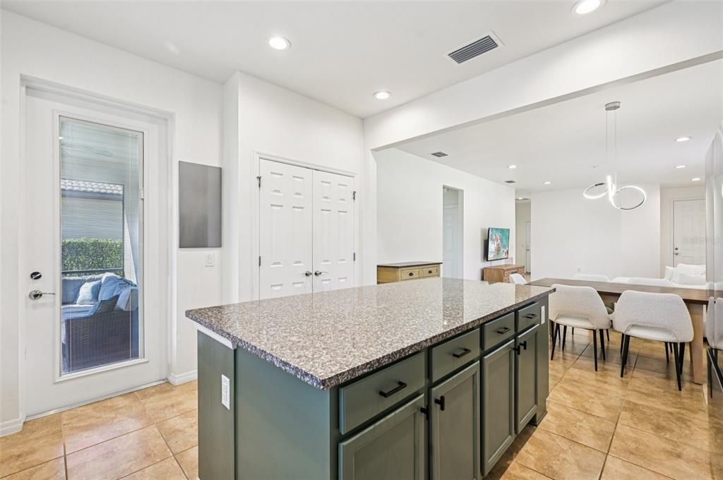 En Venta: $425,000 (3 camas, 2 baños, 1437 Pies cuadrados)