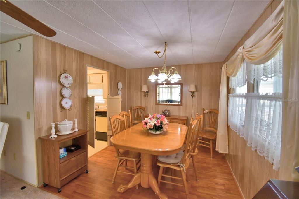 待售: $109,000 (2 贝兹, 2 浴室, 1008 平方英尺)