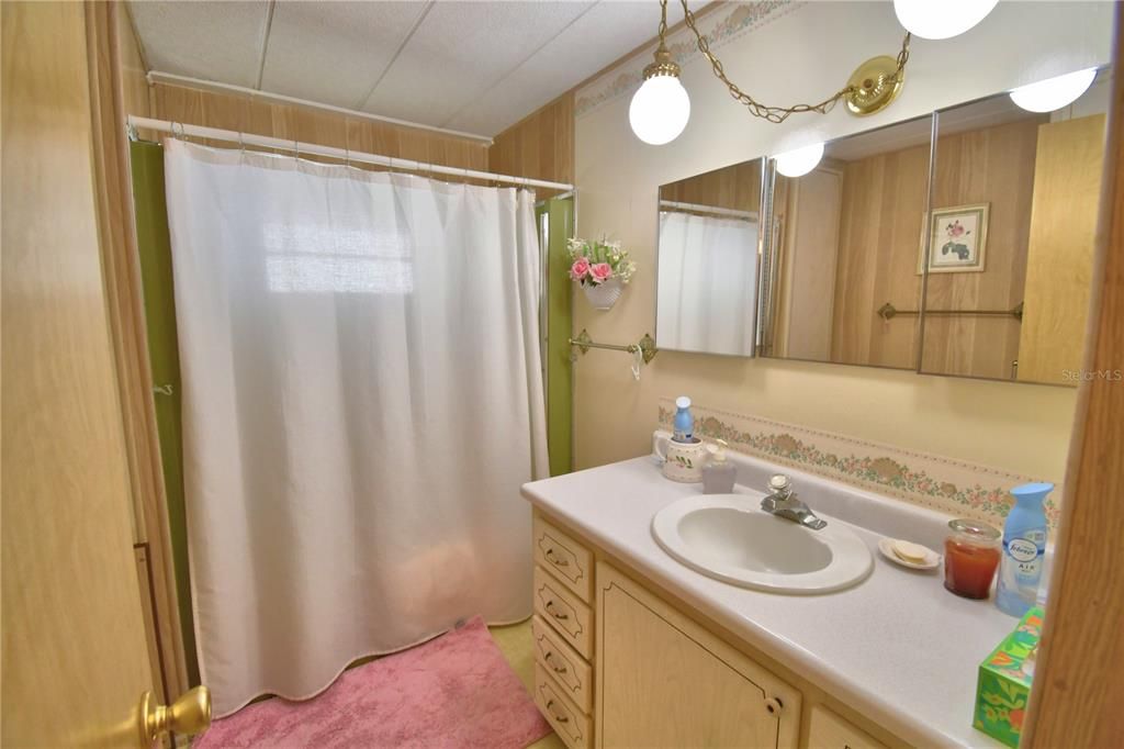 待售: $109,000 (2 贝兹, 2 浴室, 1008 平方英尺)