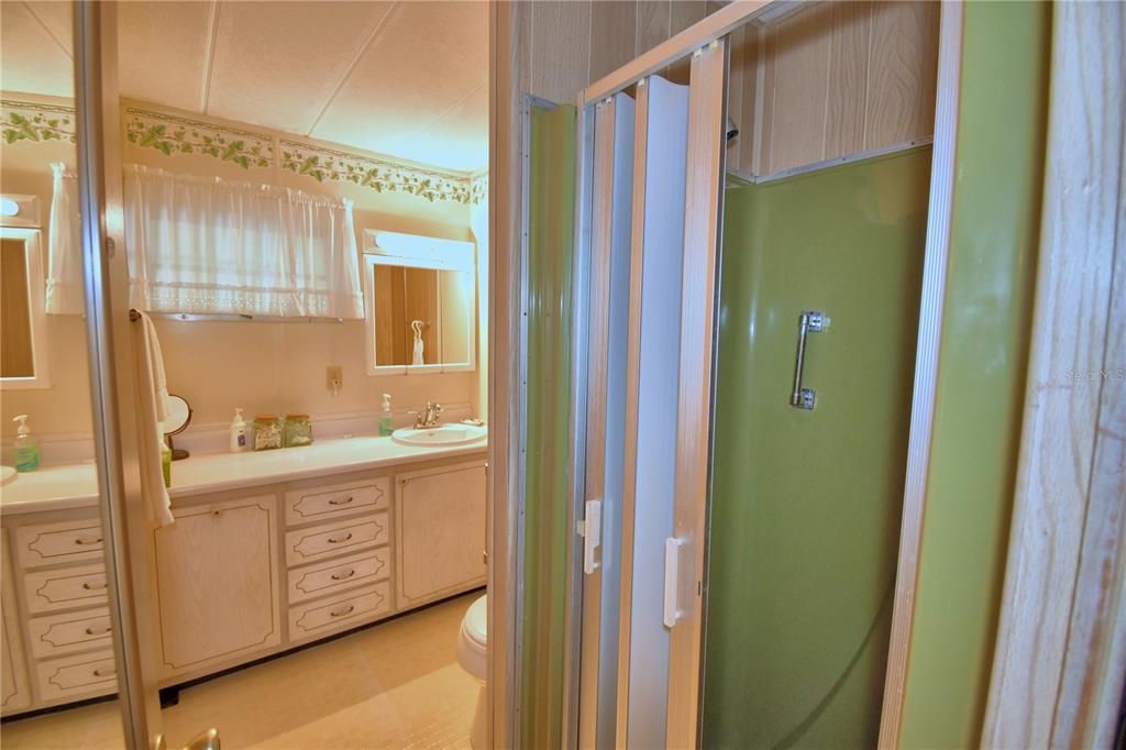 待售: $109,000 (2 贝兹, 2 浴室, 1008 平方英尺)