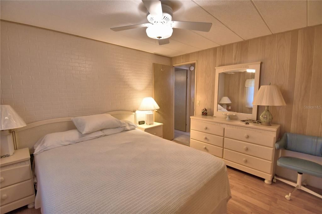 待售: $109,000 (2 贝兹, 2 浴室, 1008 平方英尺)