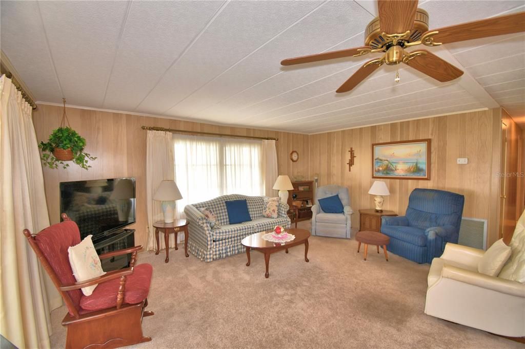 待售: $109,000 (2 贝兹, 2 浴室, 1008 平方英尺)