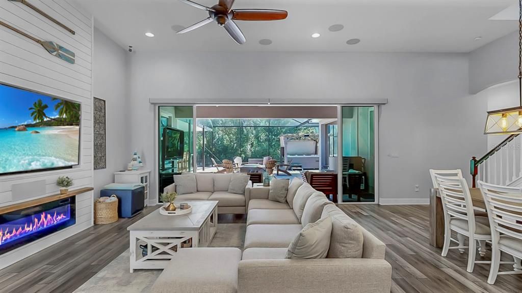 En Venta: $994,000 (5 camas, 4 baños, 3933 Pies cuadrados)