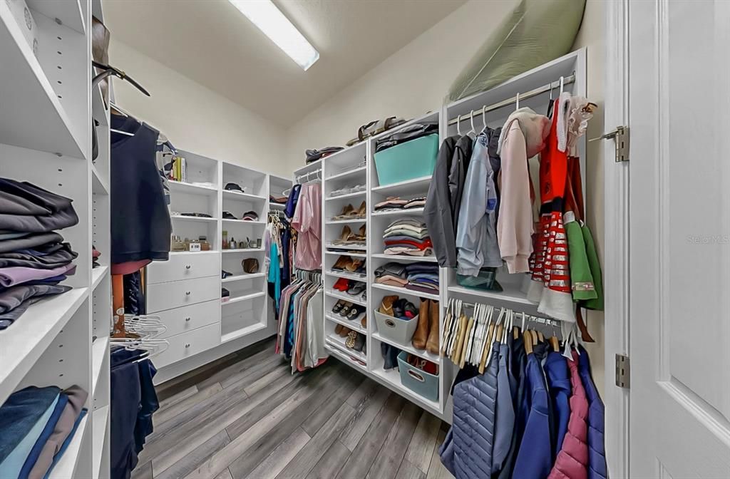 En Venta: $994,000 (5 camas, 4 baños, 3933 Pies cuadrados)