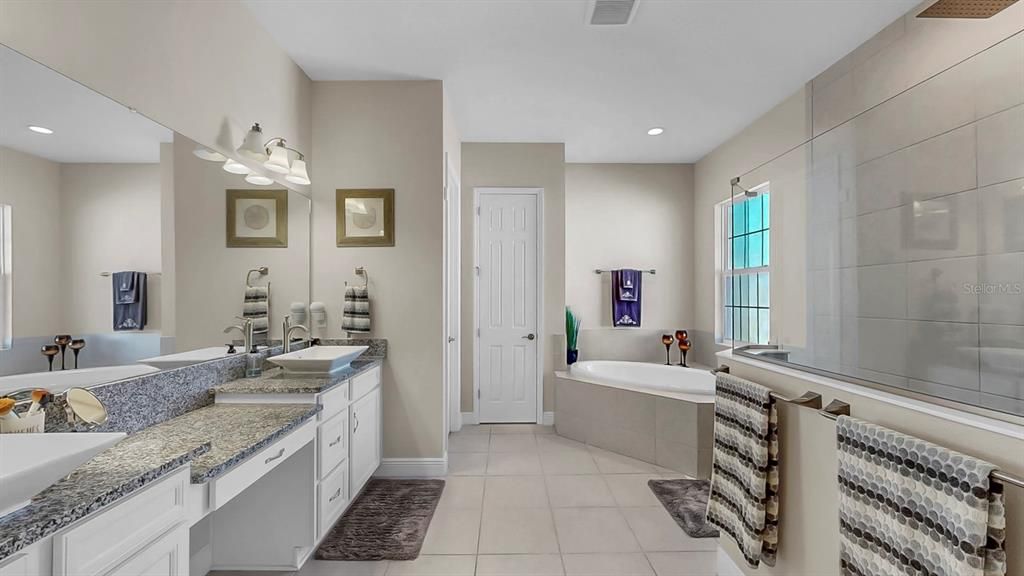 En Venta: $994,000 (5 camas, 4 baños, 3933 Pies cuadrados)