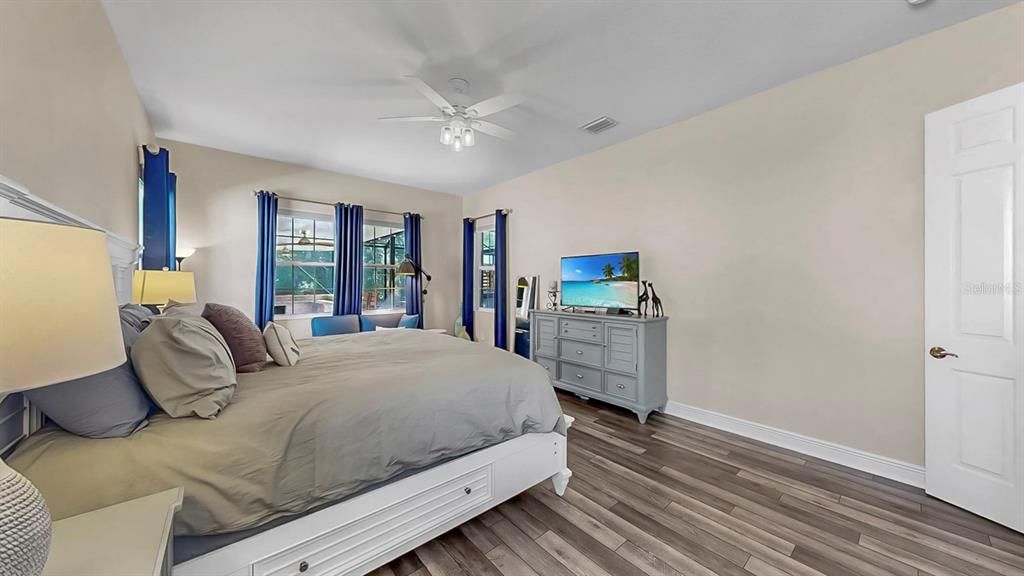 En Venta: $994,000 (5 camas, 4 baños, 3933 Pies cuadrados)