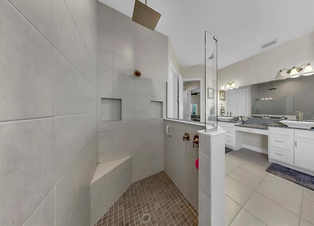 En Venta: $994,000 (5 camas, 4 baños, 3933 Pies cuadrados)