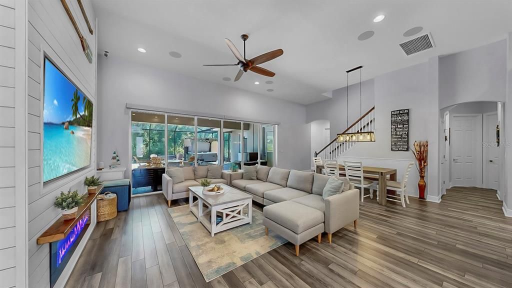 En Venta: $994,000 (5 camas, 4 baños, 3933 Pies cuadrados)