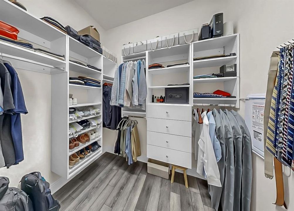 En Venta: $994,000 (5 camas, 4 baños, 3933 Pies cuadrados)