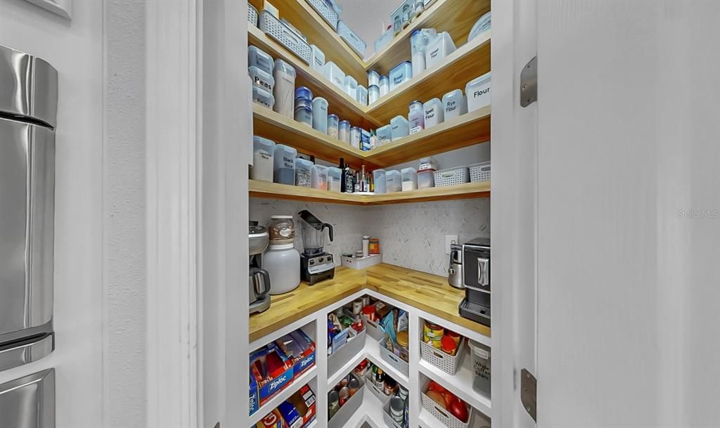 En Venta: $994,000 (5 camas, 4 baños, 3933 Pies cuadrados)