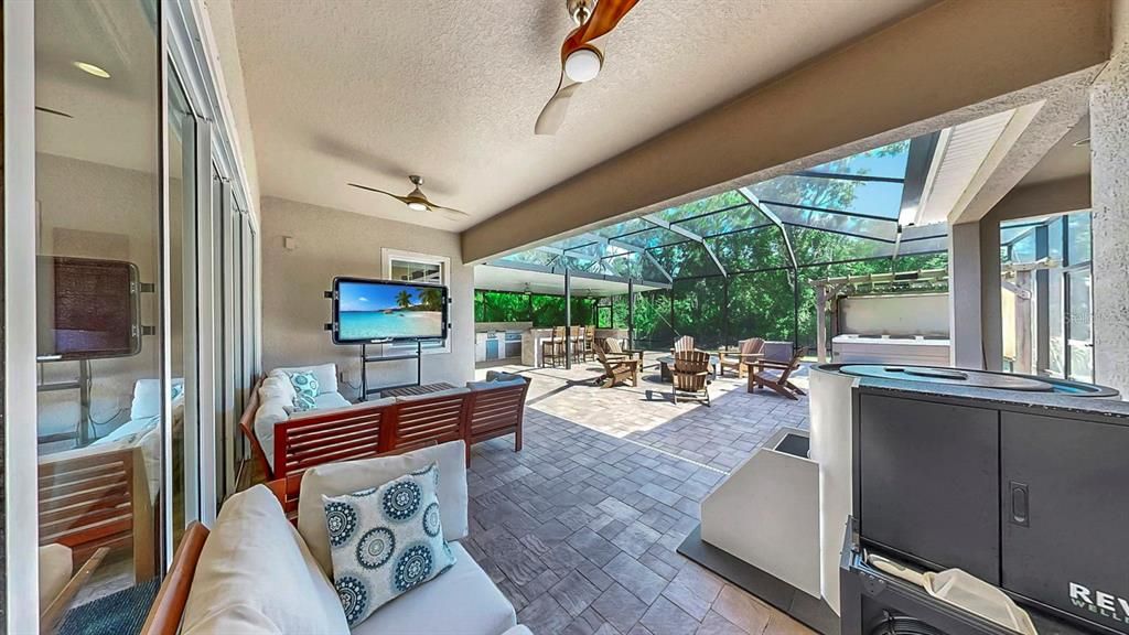 En Venta: $994,000 (5 camas, 4 baños, 3933 Pies cuadrados)