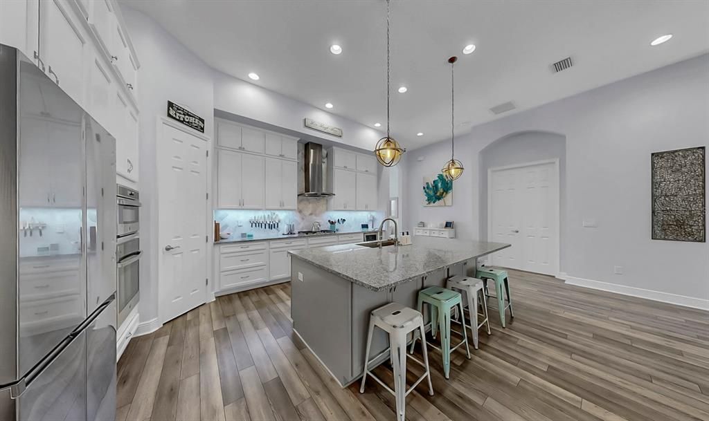 En Venta: $994,000 (5 camas, 4 baños, 3933 Pies cuadrados)