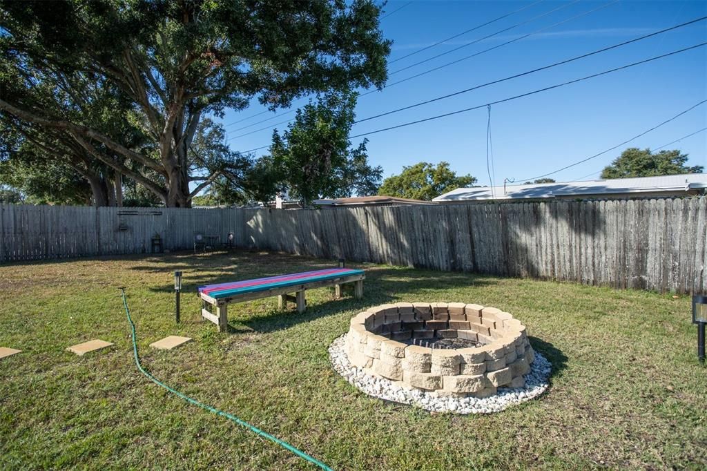 待售: $325,000 (2 贝兹, 1 浴室, 987 平方英尺)