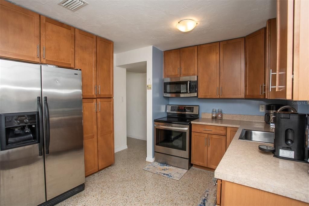 待售: $325,000 (2 贝兹, 1 浴室, 987 平方英尺)