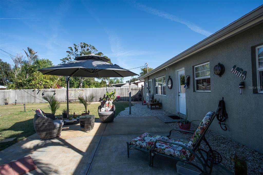 待售: $325,000 (2 贝兹, 1 浴室, 987 平方英尺)