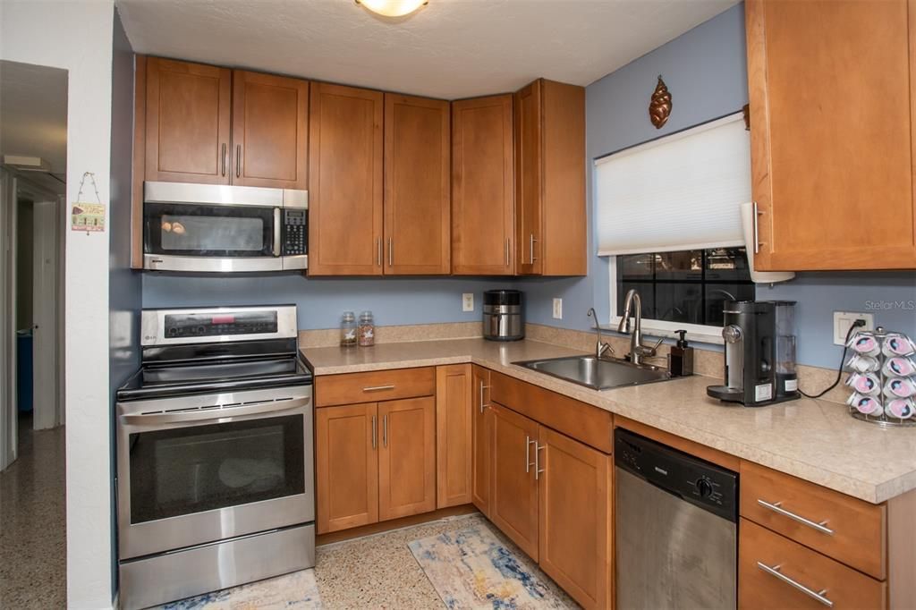 待售: $325,000 (2 贝兹, 1 浴室, 987 平方英尺)