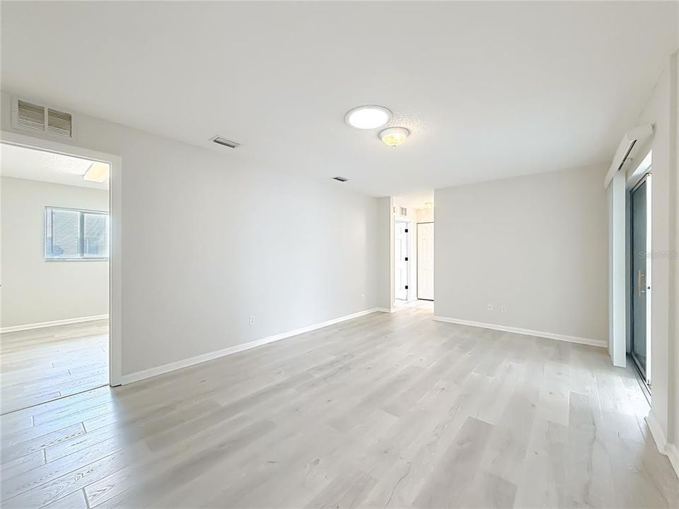 For Sale: $249,900 (2 beds, 2 baths, 1569 Square Feet)
