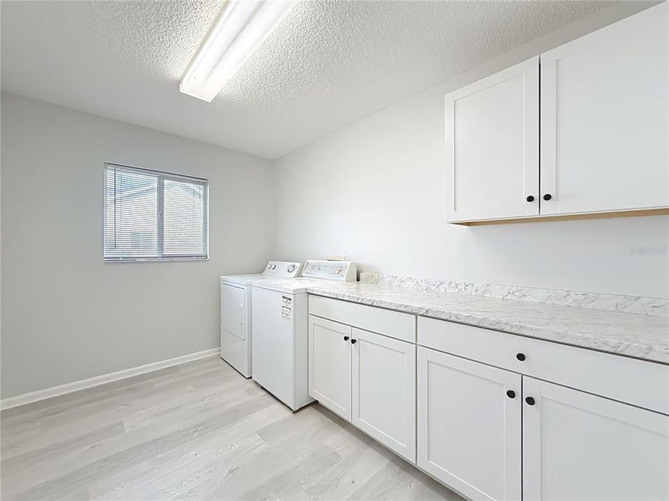For Sale: $249,900 (2 beds, 2 baths, 1569 Square Feet)