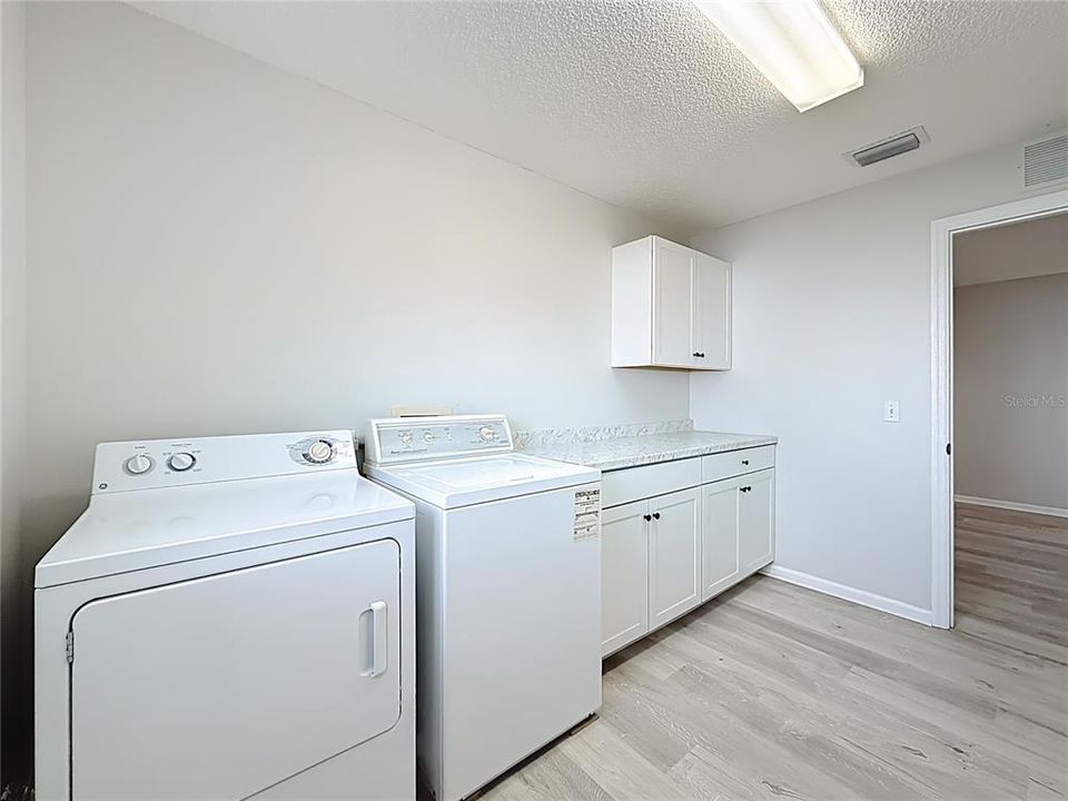 For Sale: $249,900 (2 beds, 2 baths, 1569 Square Feet)