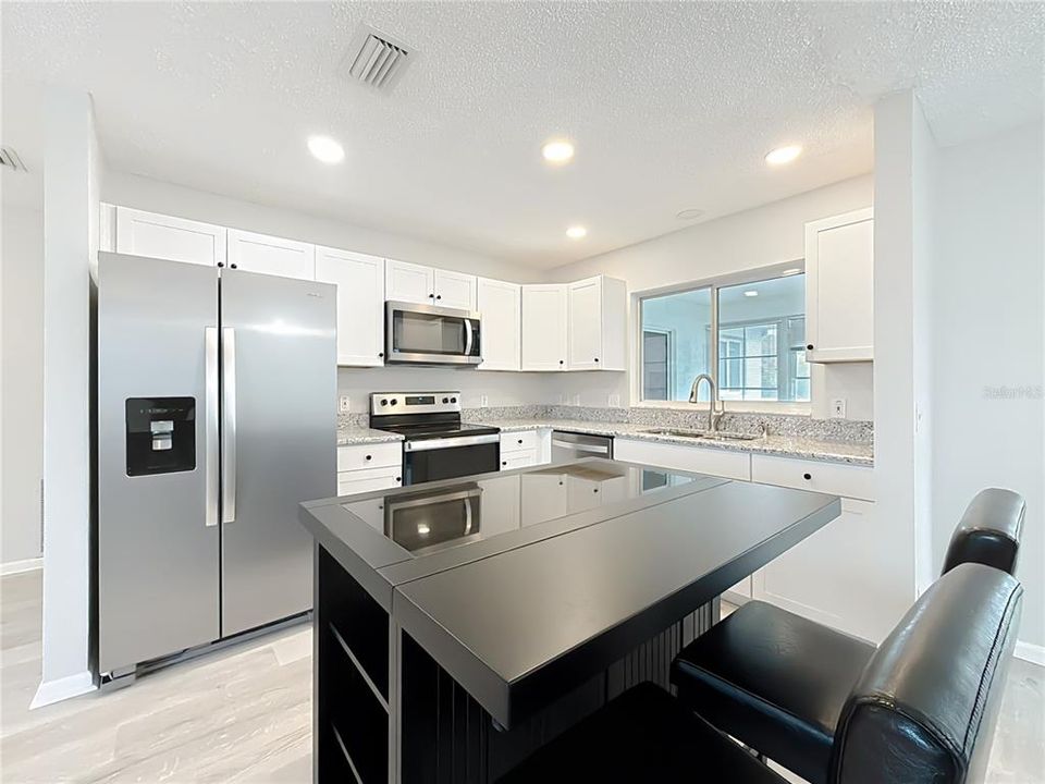 For Sale: $249,900 (2 beds, 2 baths, 1569 Square Feet)