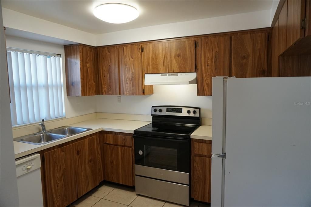 For Rent: $1,450 (1 beds, 1 baths, 715 Square Feet)