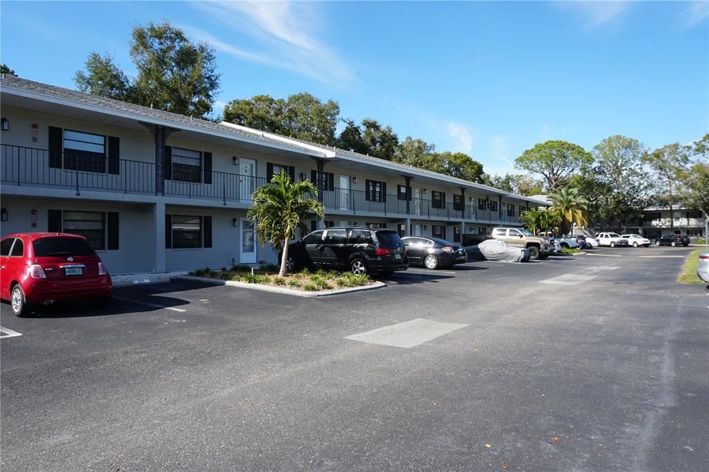 For Rent: $1,450 (1 beds, 1 baths, 715 Square Feet)