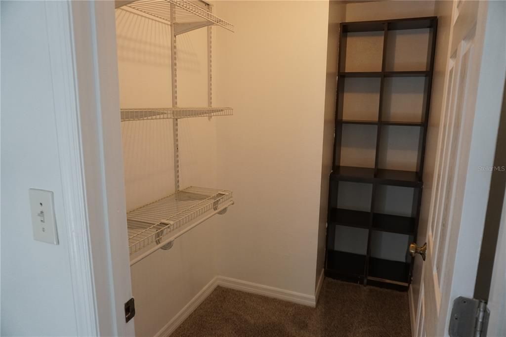 For Rent: $1,450 (1 beds, 1 baths, 715 Square Feet)