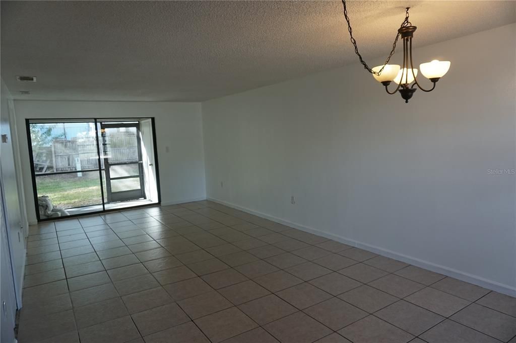 For Rent: $1,450 (1 beds, 1 baths, 715 Square Feet)