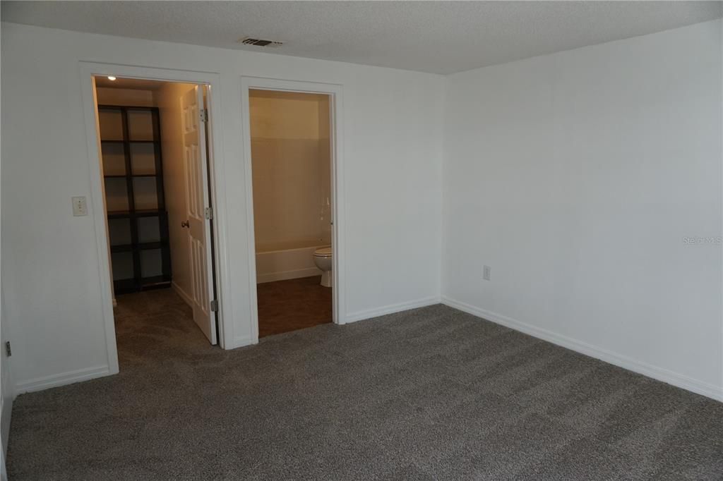 For Rent: $1,450 (1 beds, 1 baths, 715 Square Feet)