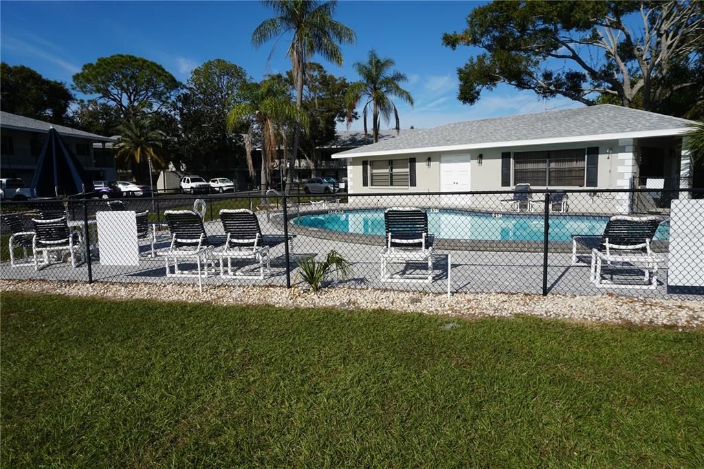 For Rent: $1,450 (1 beds, 1 baths, 715 Square Feet)