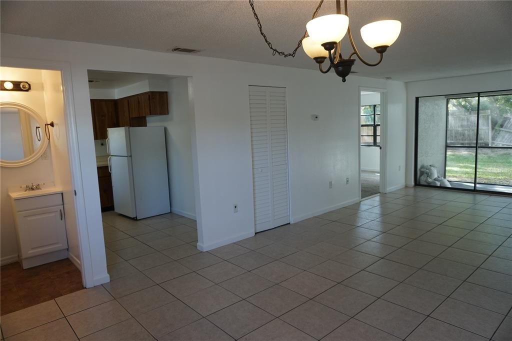 For Rent: $1,450 (1 beds, 1 baths, 715 Square Feet)