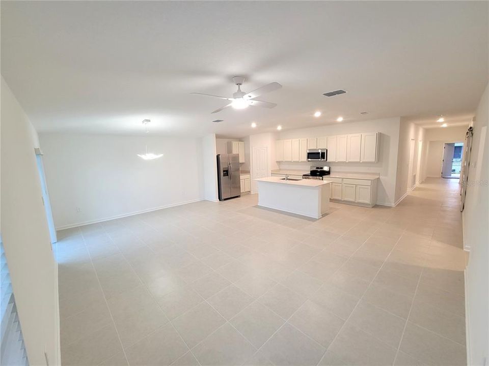 出租: $2,500 (4 贝兹, 3 浴室, 2174 平方英尺)