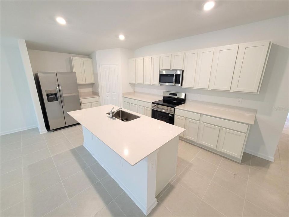 出租: $2,500 (4 贝兹, 3 浴室, 2174 平方英尺)