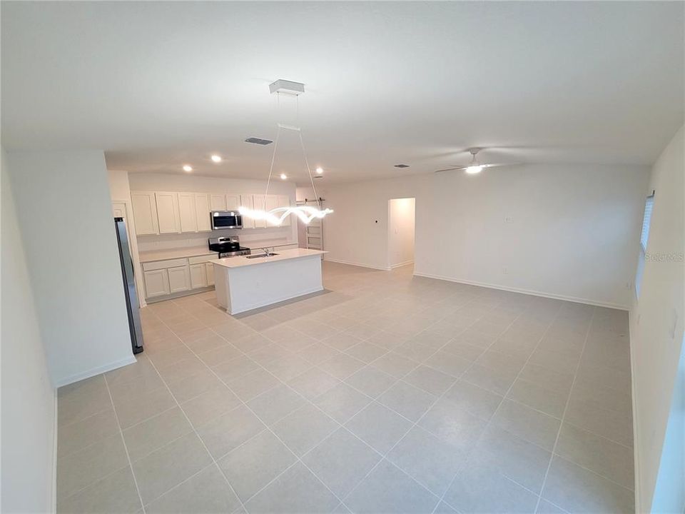 出租: $2,500 (4 贝兹, 3 浴室, 2174 平方英尺)